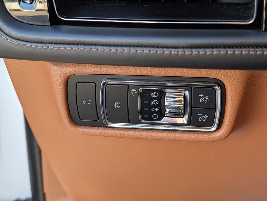 Used 2021 Lincoln Aviator Black Label w/ Dynamic Handling Package AWD/4WD image 23