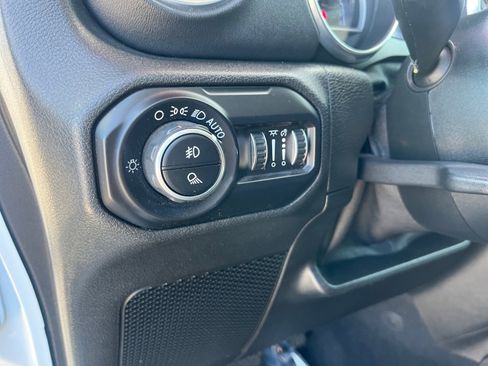 Used 2020 Jeep Gladiator Overland AWD/4WD image 16