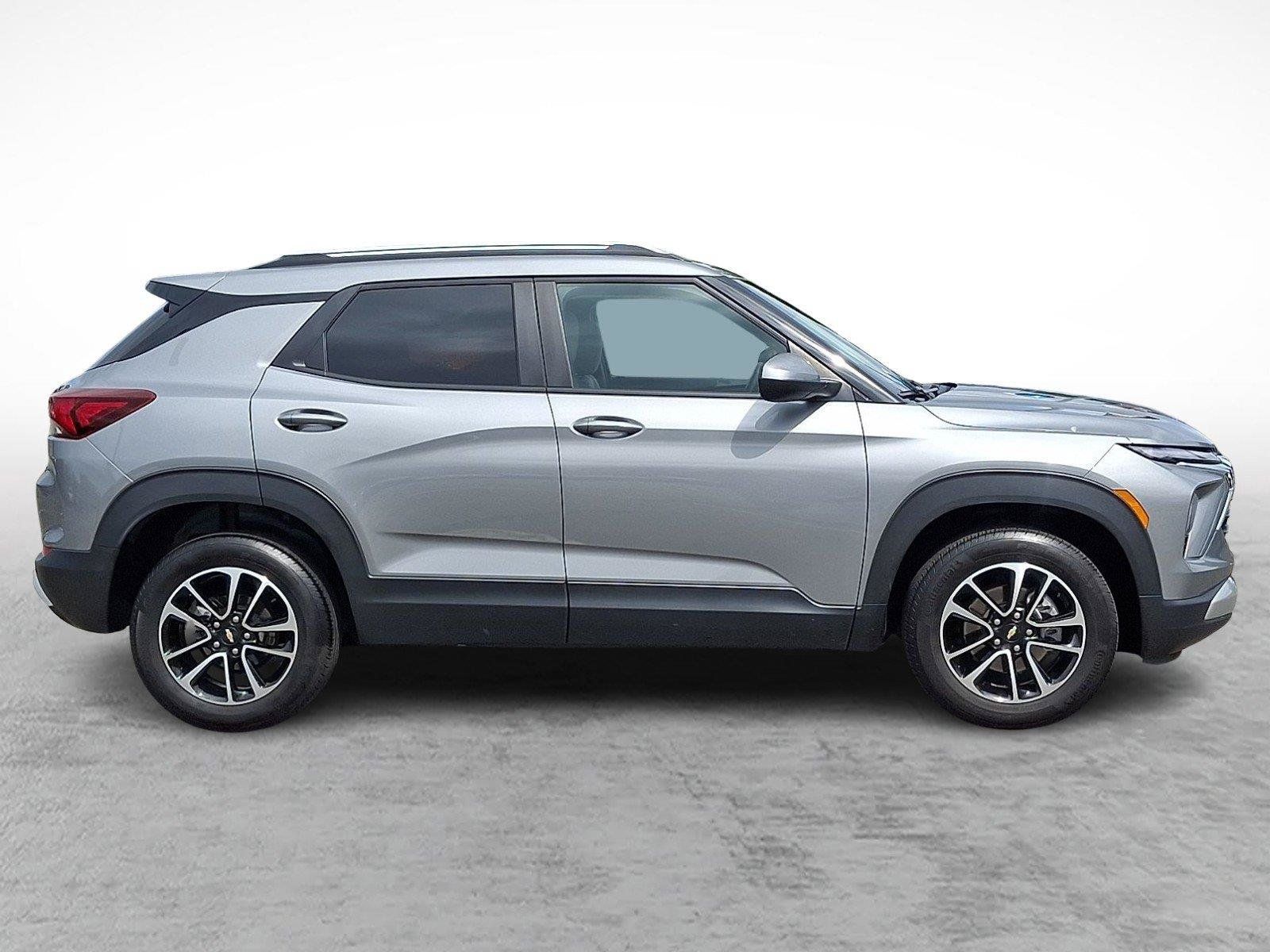Used 2024 Chevrolet TrailBlazer LT w/ LT Cold Weather Package AWD/4WD image 7