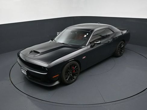 Used 2015 Dodge Challenger SRT w/ Technology Group RWD image 14