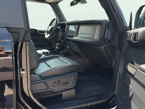 Certified 2025 Ford Bronco Outer Banks w/ Sasquatch Package AWD/4WD image 38