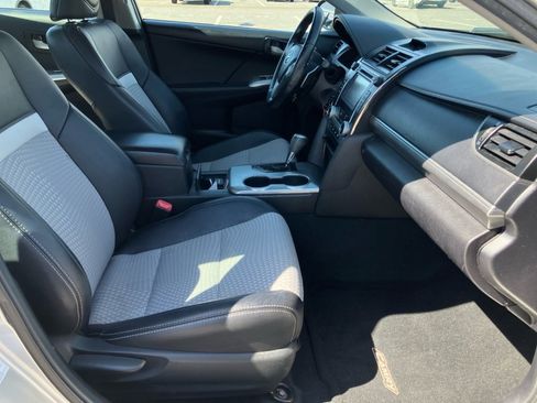 Used 2014 Toyota Camry SE image 31
