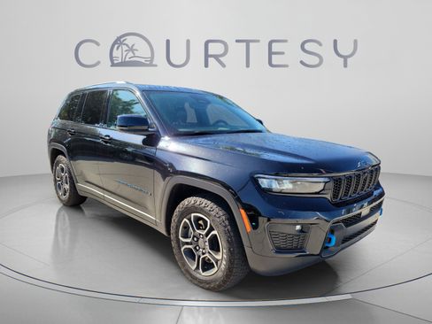 Used 2024 Jeep Grand Cherokee Trailhawk AWD/4WD image 4