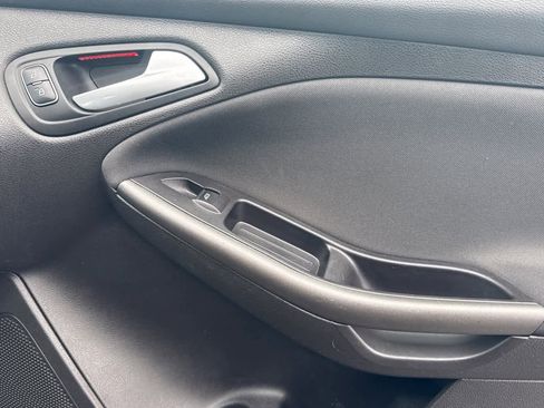 Used 2015 Ford Focus SE w/ Equipment Group 201A image 17