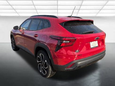 Used 2026 Chevrolet Trax RS w/ Sunroof Package image 2