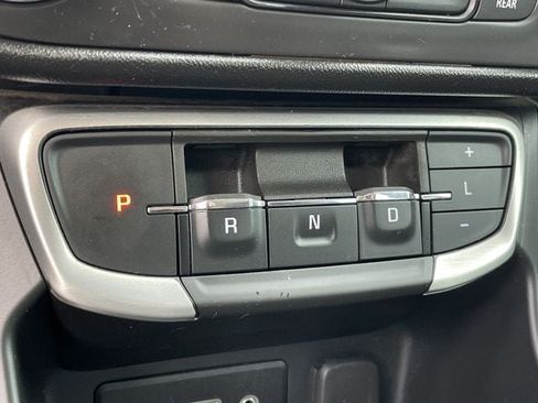 Used 2023 GMC Terrain SLE w/ Driver Convenience Package FWD image 19