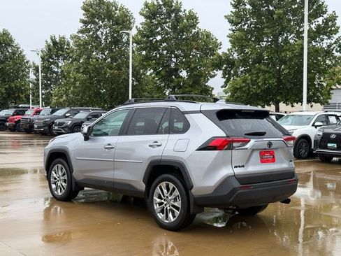 Used 2025 Toyota RAV4 XLE Premium FWD image 4
