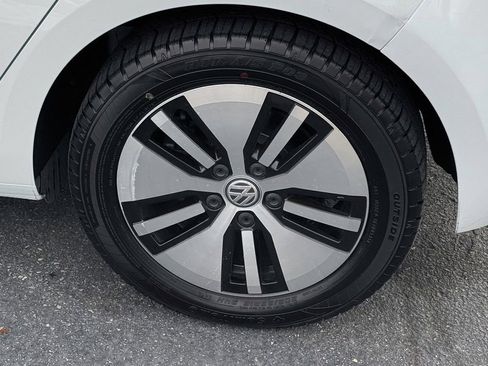 Used 2016 Volkswagen e-Golf SE image 12