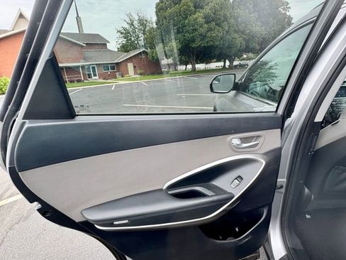 Used 2017 Hyundai Santa Fe SE image 23