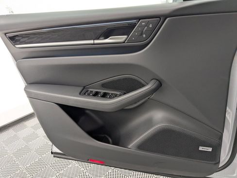 New 2026 Porsche Macan Electric RWD image 22