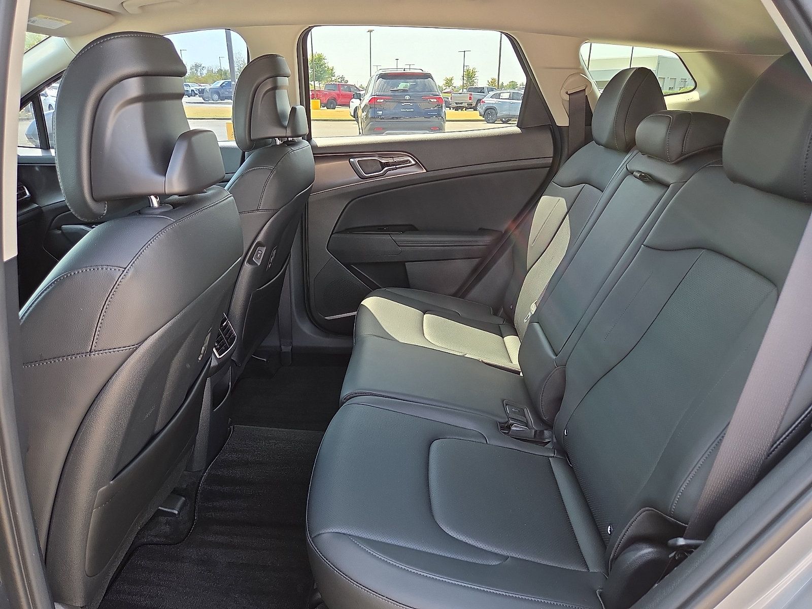 Used 2024 Kia Sportage EX FWD image 10