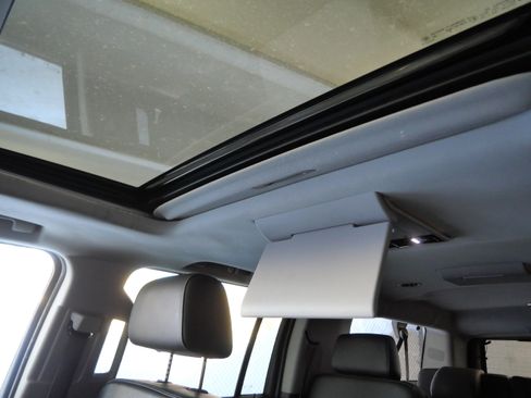 Used 2018 Chevrolet Suburban Premier image 31