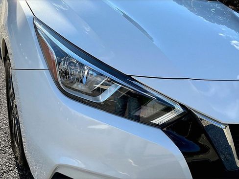 Used 2022 Nissan Versa SV image 26