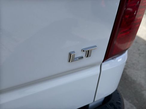 Used 2023 Chevrolet Silverado 1500 LT AWD/4WD image 10