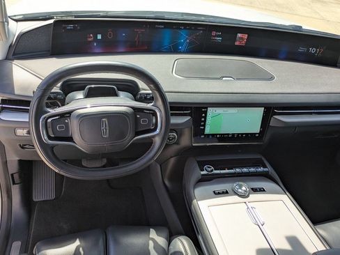 Used 2025 Lincoln Navigator Reserve AWD/4WD image 11