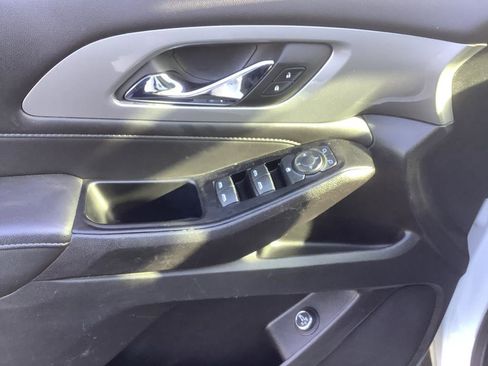 Used 2023 Chevrolet Traverse LT image 10