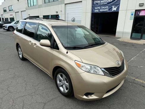 Used 2011 Toyota Sienna LE FWD image 15