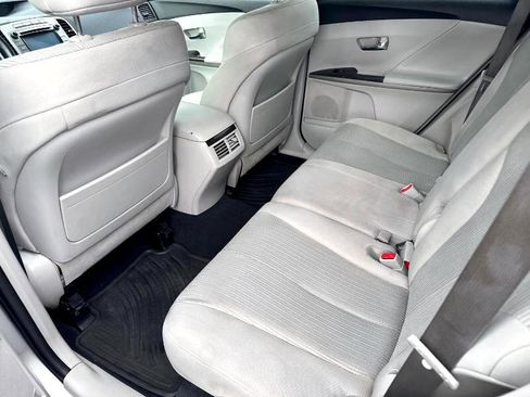 Used 2015 Toyota Venza LE image 8
