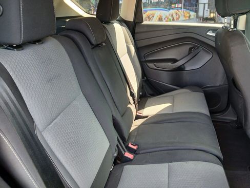 Used 2017 Ford Escape SE w/ Equipment Group 201A FWD image 21