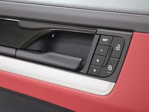 Certified 2025 Porsche Cayenne image 16