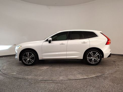 Used 2018 Volvo XC60 T5 Momentum w/ Vision Package image 2