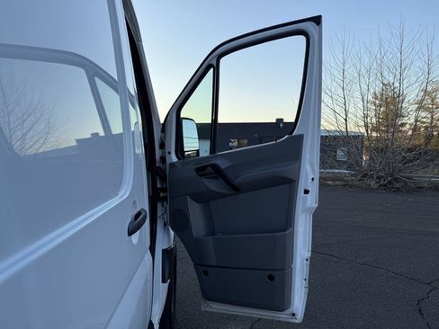 Used 2018 Mercedes-Benz Sprinter 2500 image 16