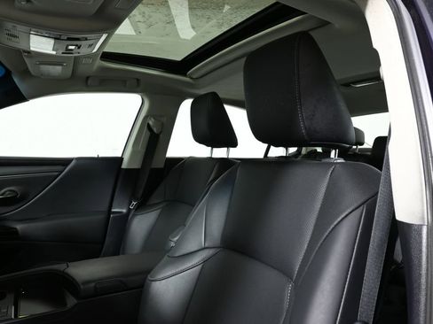 Used 2025 Lexus ES 350 w/ Premium Package FWD image 4