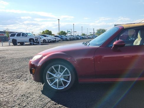 Used 2010 MAZDA MX-5 Miata Grand Touring w/ Premium Pkg RWD image 10