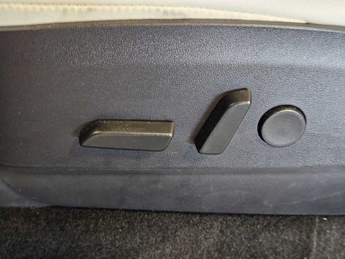 Used 2020 Tesla Model Y Performance AWD/4WD image 18