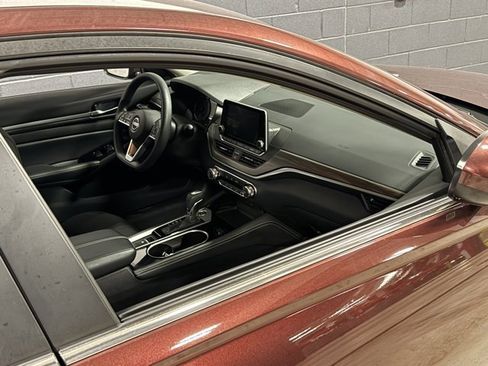 Used 2023 Nissan Altima 2.5 SV image 11