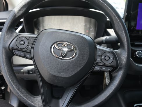 Used 2025 Toyota Corolla LE FWD image 12