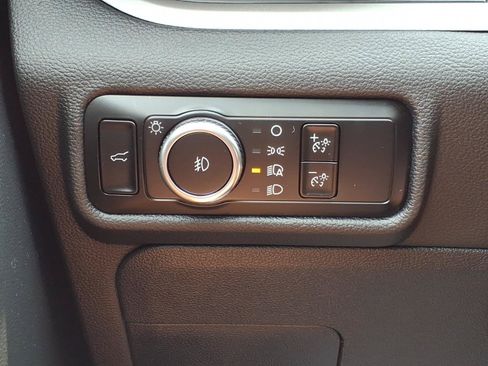 Used 2023 Ford Explorer XLT w/ Equipment Group 202A AWD/4WD image 17