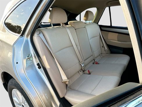 Used 2018 Subaru Outback 2.5i Premium image 24