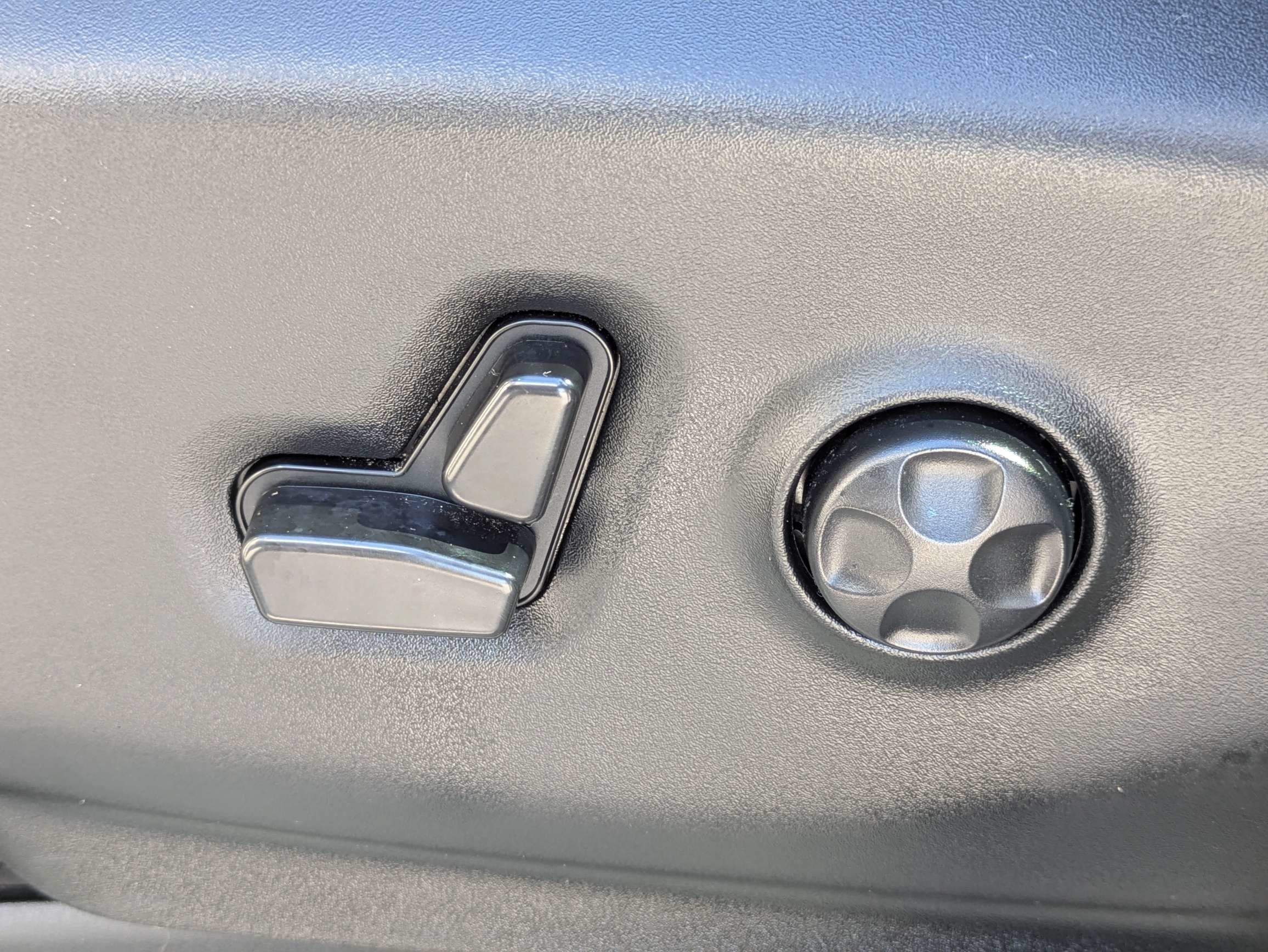 Used 2024 Chrysler Pacifica Touring-L FWD image 20