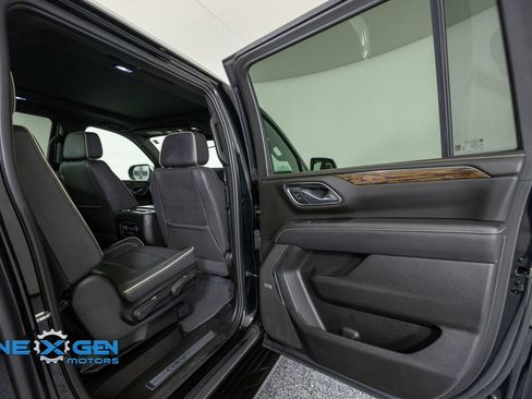 Used 2023 Chevrolet Suburban Premier AWD/4WD image 34