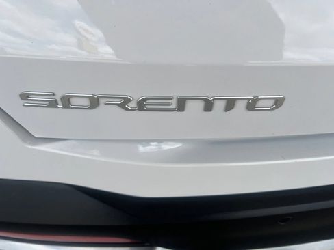 Certified 2024 Kia Sorento S w/ Panoramic Sunroof Package FWD image 31