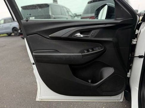 Used 2023 Chevrolet TrailBlazer RS w/ Convenience Package AWD/4WD image 11