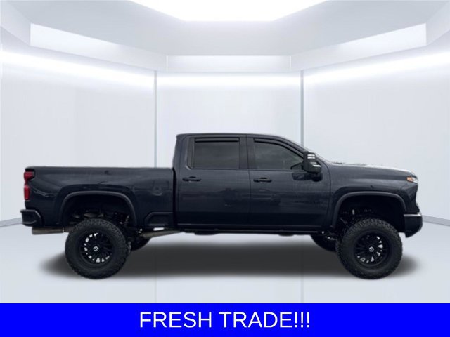 Used 2024 Chevrolet Silverado 3500 LTZ w/ LTZ Convenience Package AWD/4WD image 8