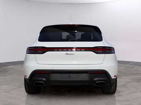 Certified 2025 Porsche Macan image 7