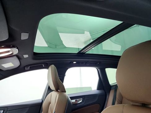 Certified 2023 Volvo XC60 B5 Plus w/ Climate Package AWD/4WD image 18