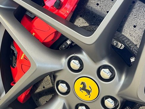 Used 2021 Ferrari F8 Tributo image 38