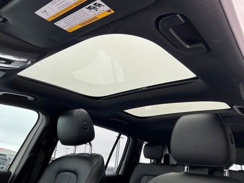 Used 2023 Mercedes-Benz EQB 300 4MATIC image 11