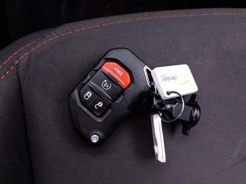 Used 2022 Jeep Wrangler Unlimited Rubicon w/ Cold Weather Group AWD/4WD image 31