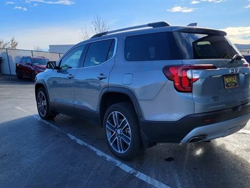 Used 2023 GMC Acadia SLT w/ Preferred Package image 7