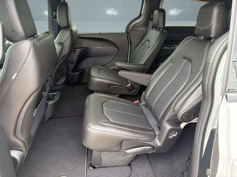 New 2026 Chrysler Pacifica Select w/ S Appearance Package FWD image 15