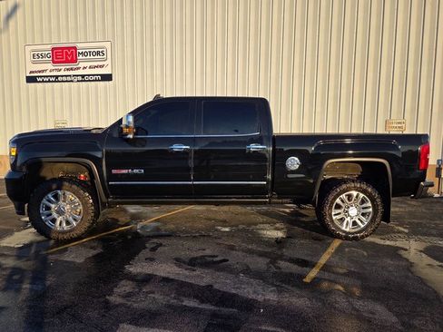 Used 2017 GMC Sierra 2500 SLT w/ Duramax Plus Package image 6