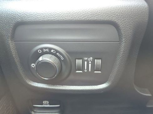 New 2026 Jeep Grand Cherokee Laredo image 11