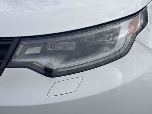 Used 2023 Land Rover Discovery S R-Dynamic image 10