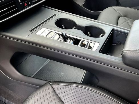 Used 2025 Volkswagen Atlas SE FWD image 19