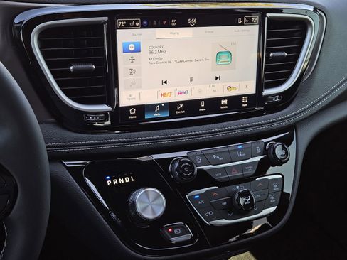 New 2026 Chrysler Pacifica Select w/ S Appearance Package image 16